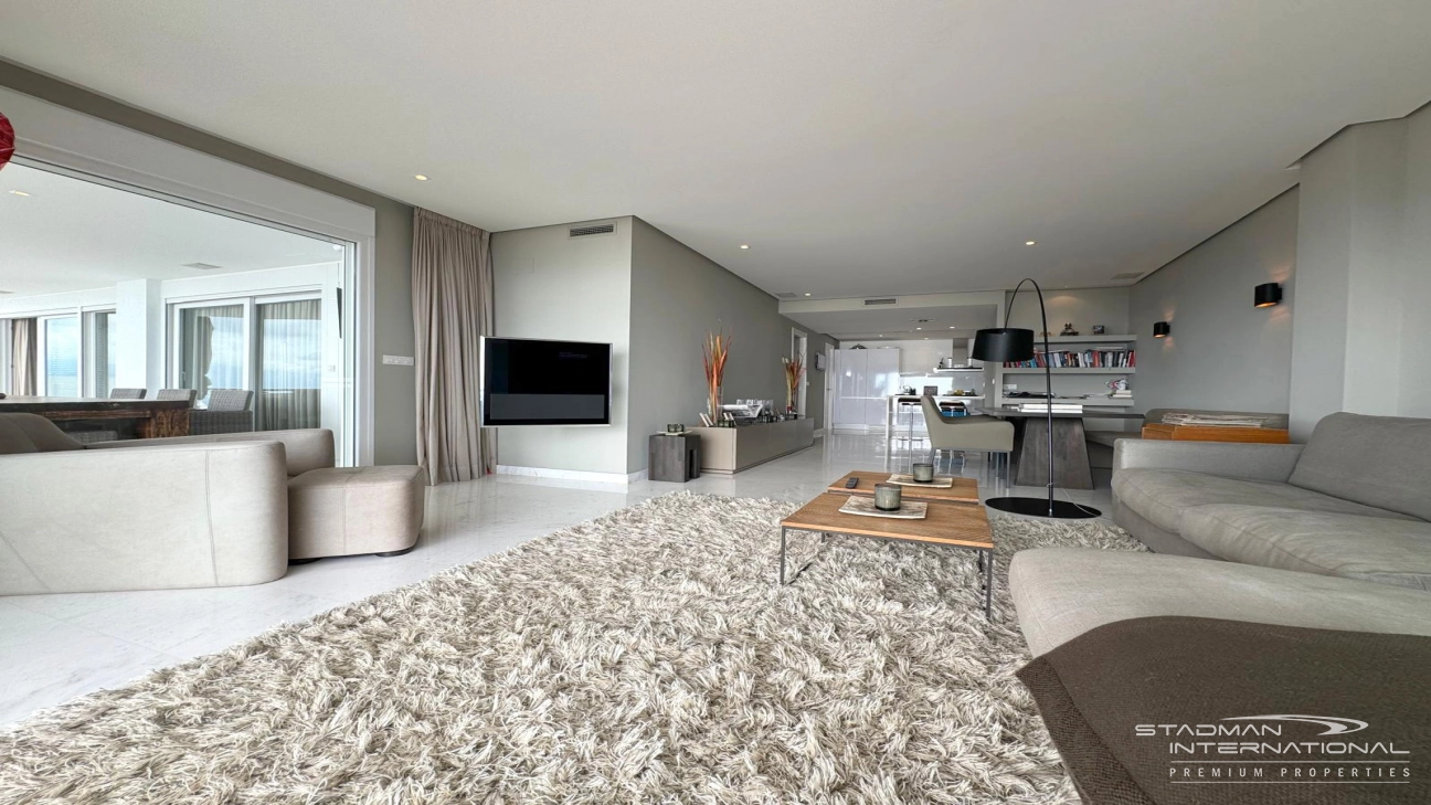 Exceptional Corner Apartment with Panoramic Sea Views