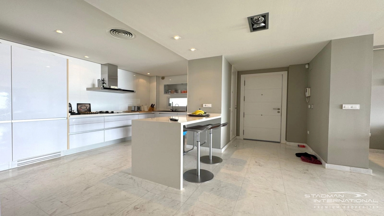 Exceptional Corner Apartment with Panoramic Sea Views