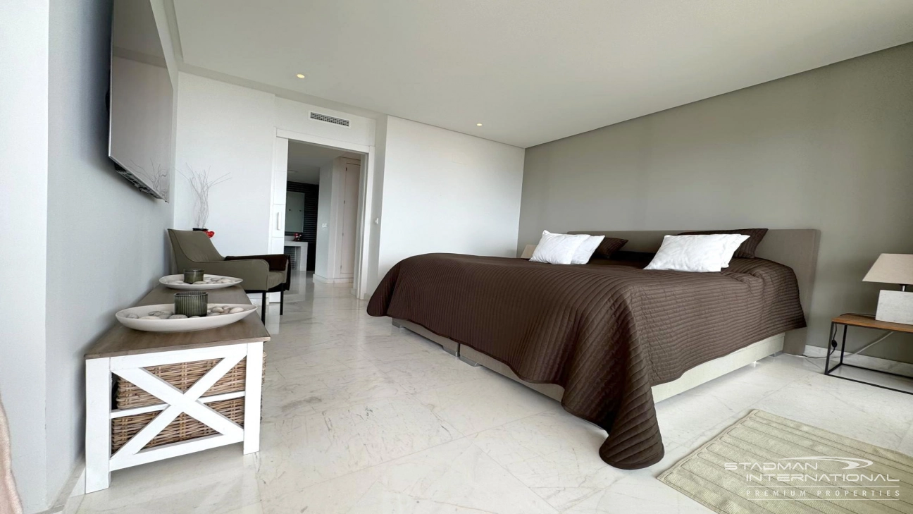 Exceptional Corner Apartment with Panoramic Sea Views