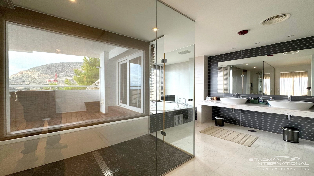 Exceptional Corner Apartment with Panoramic Sea Views