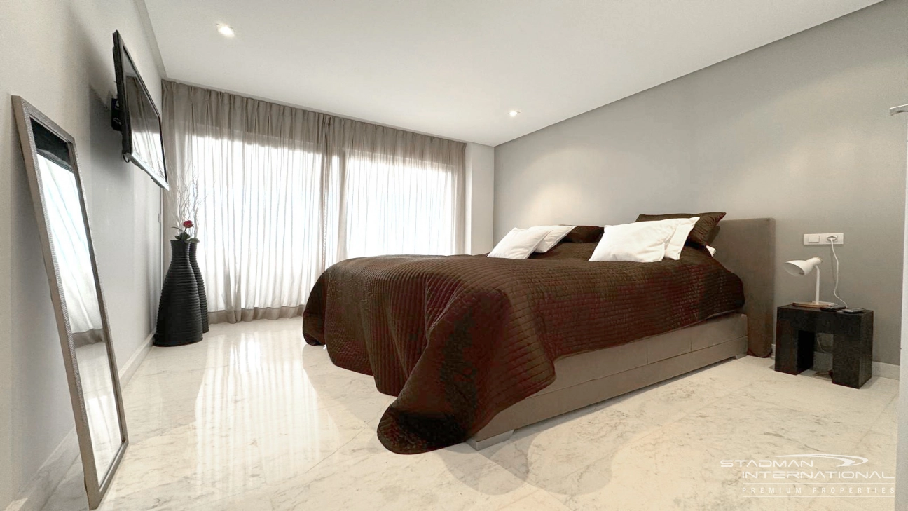 Exceptional Corner Apartment with Panoramic Sea Views