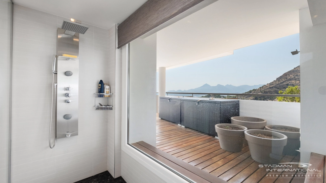 Exceptional Corner Apartment with Panoramic Sea Views