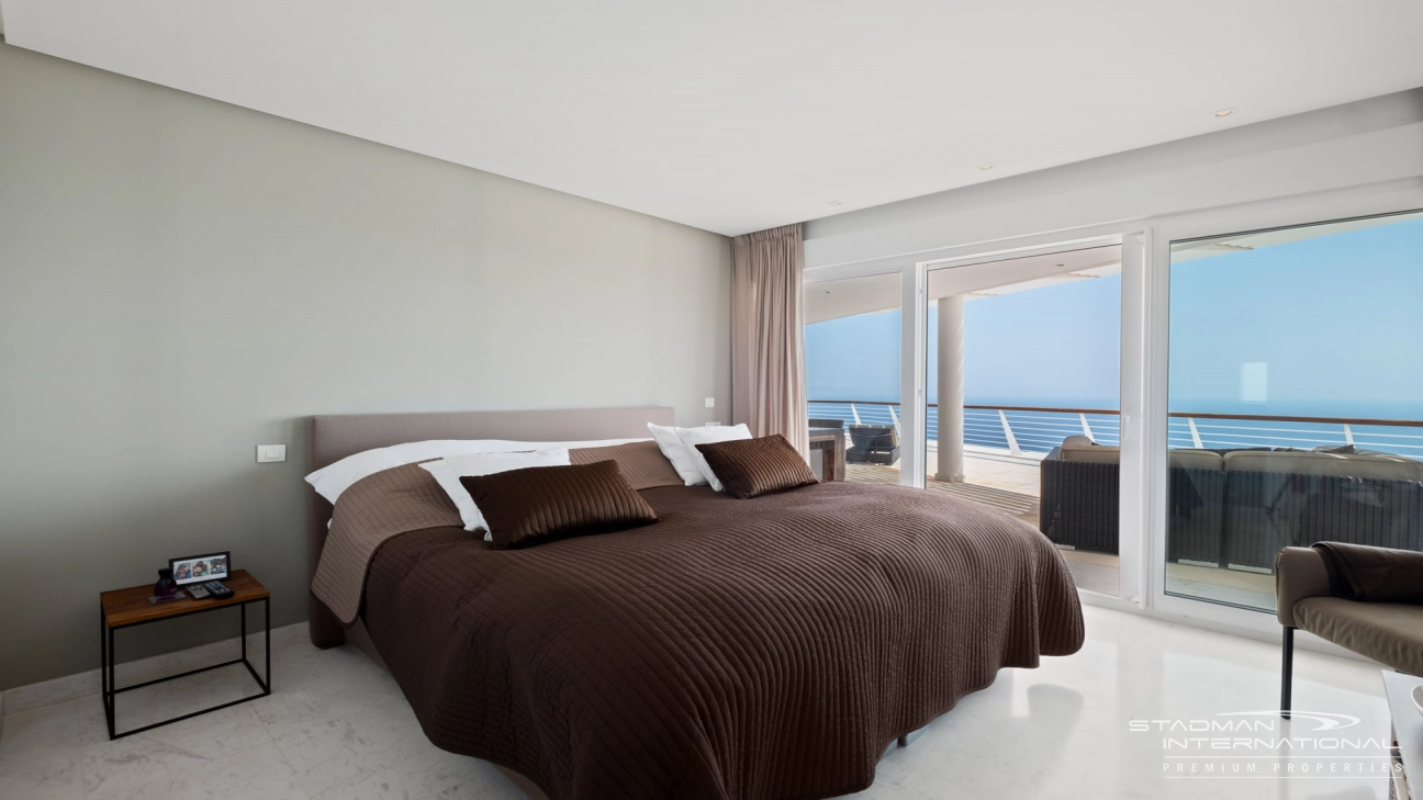 Exceptional Corner Apartment with Panoramic Sea Views