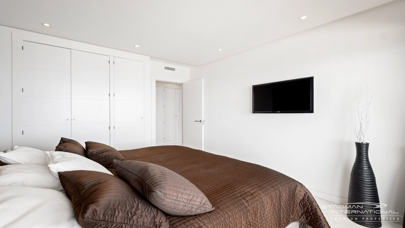 Exceptional Corner Apartment with Panoramic Sea Views