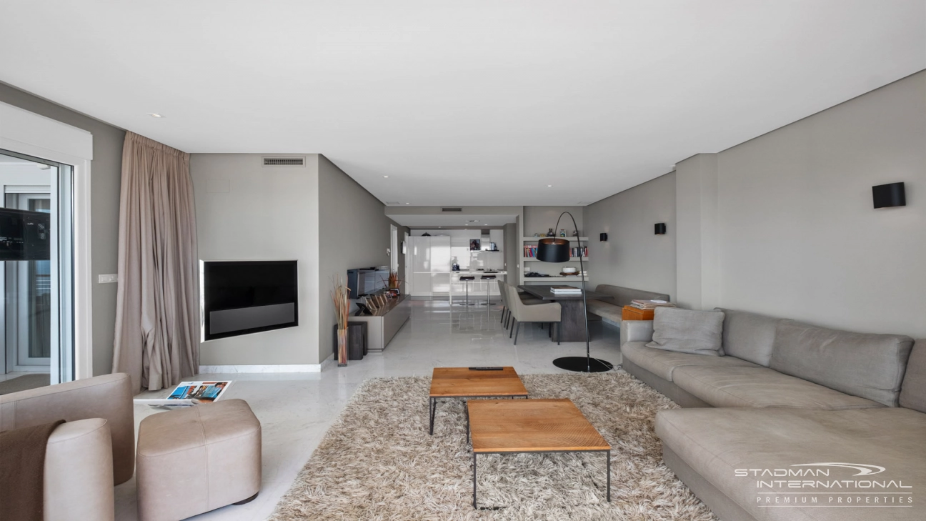 Exceptional Corner Apartment with Panoramic Sea Views