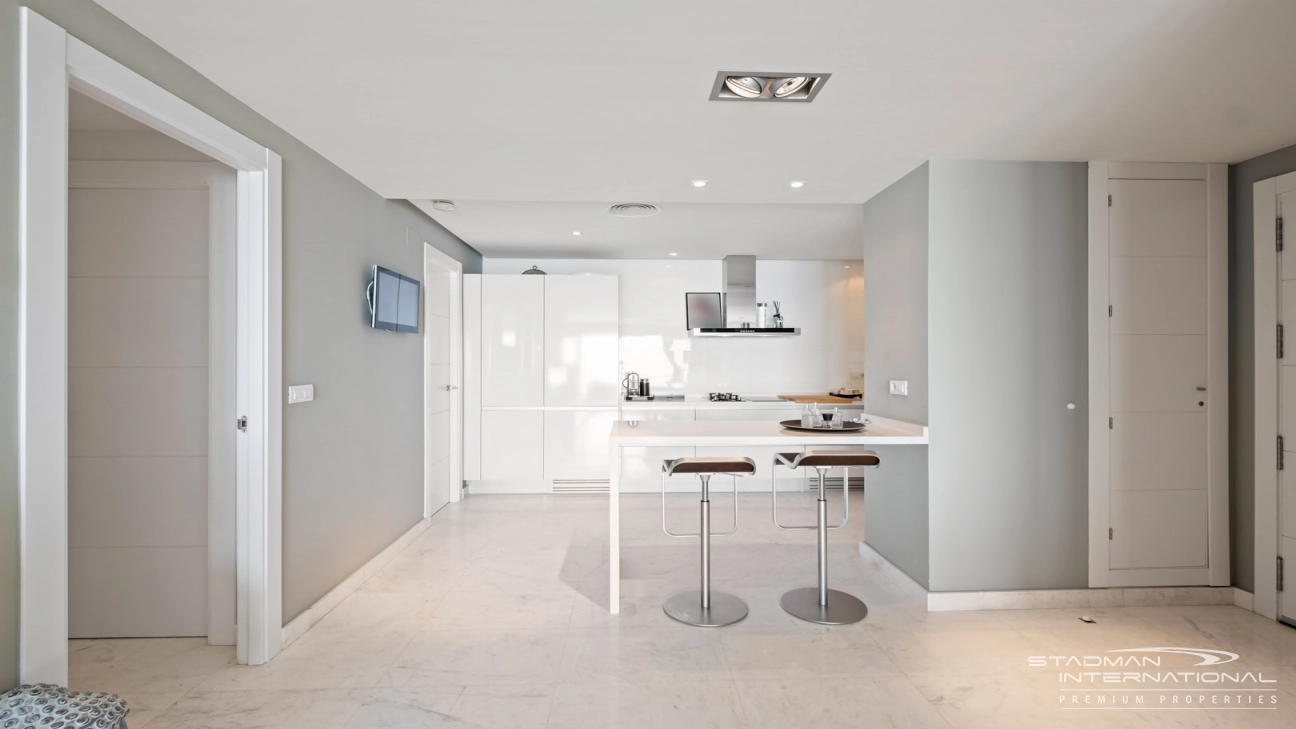 Exceptional Corner Apartment with Panoramic Sea Views