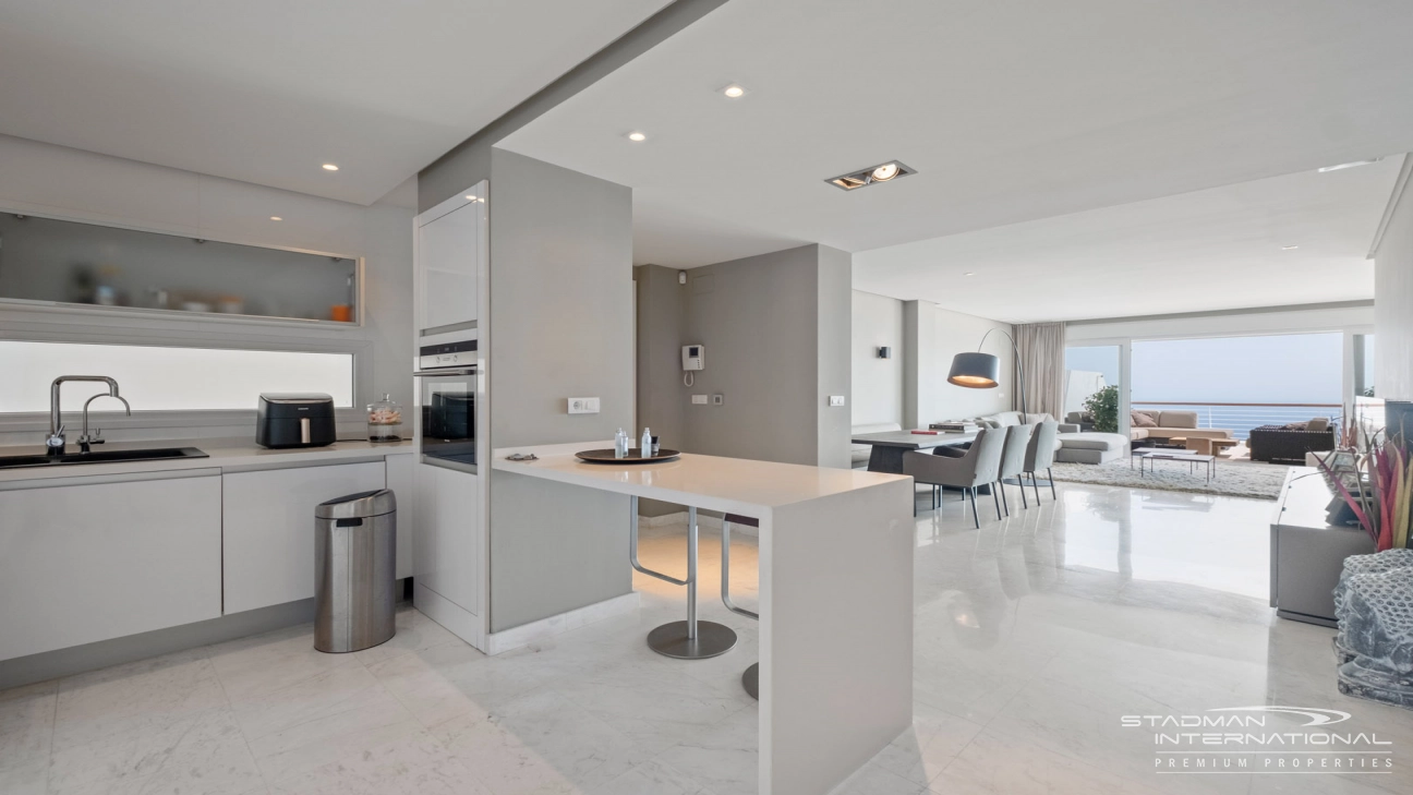 Exceptional Corner Apartment with Panoramic Sea Views