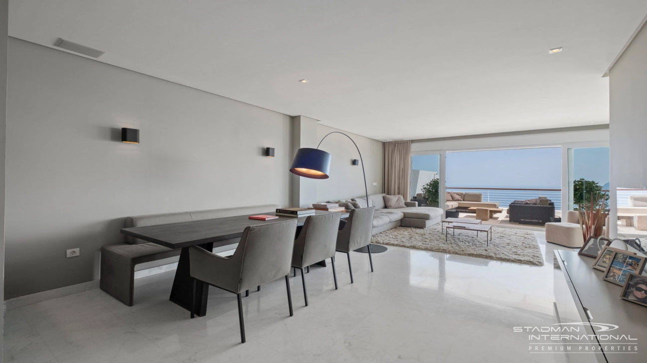 Exceptional Corner Apartment with Panoramic Sea Views