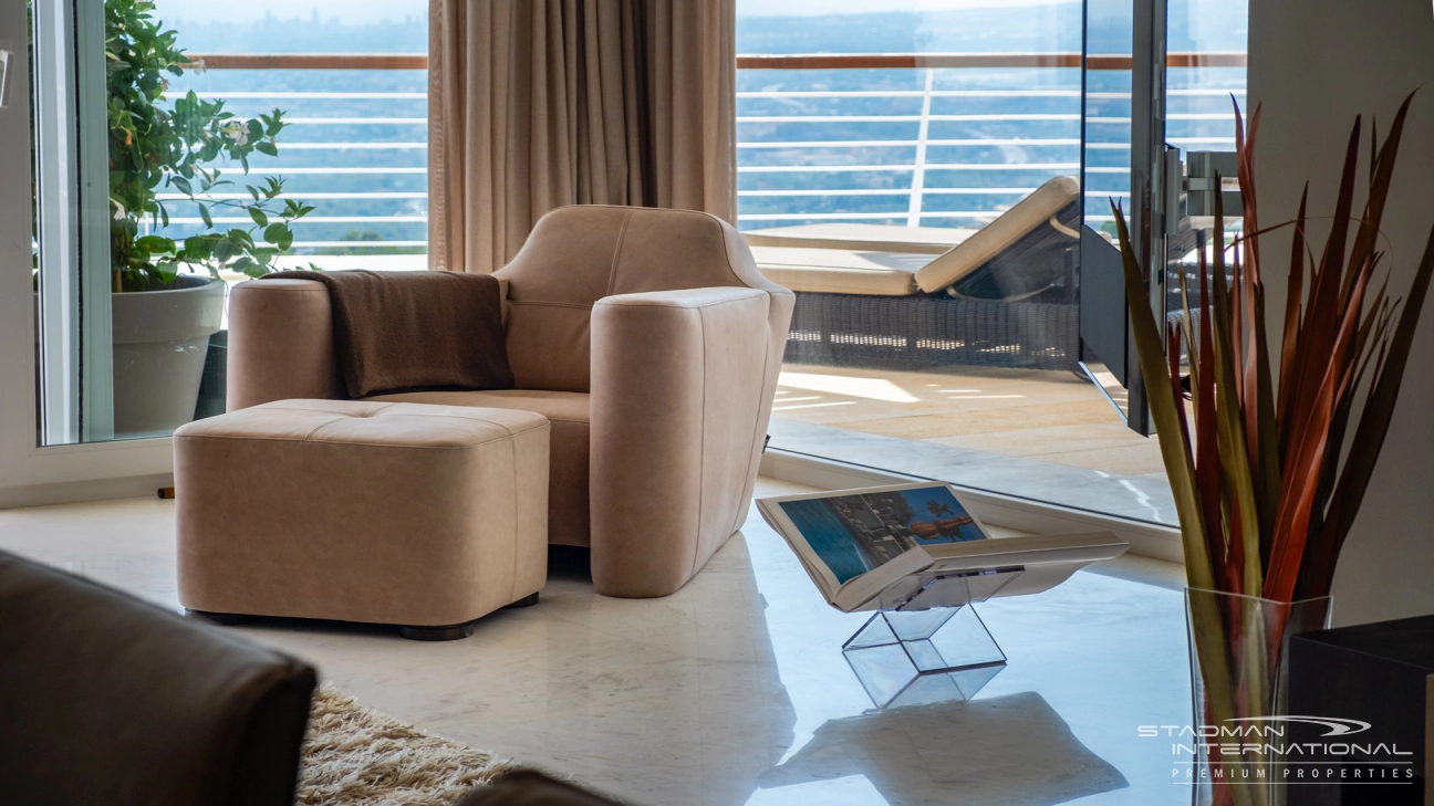 Exceptional Corner Apartment with Panoramic Sea Views