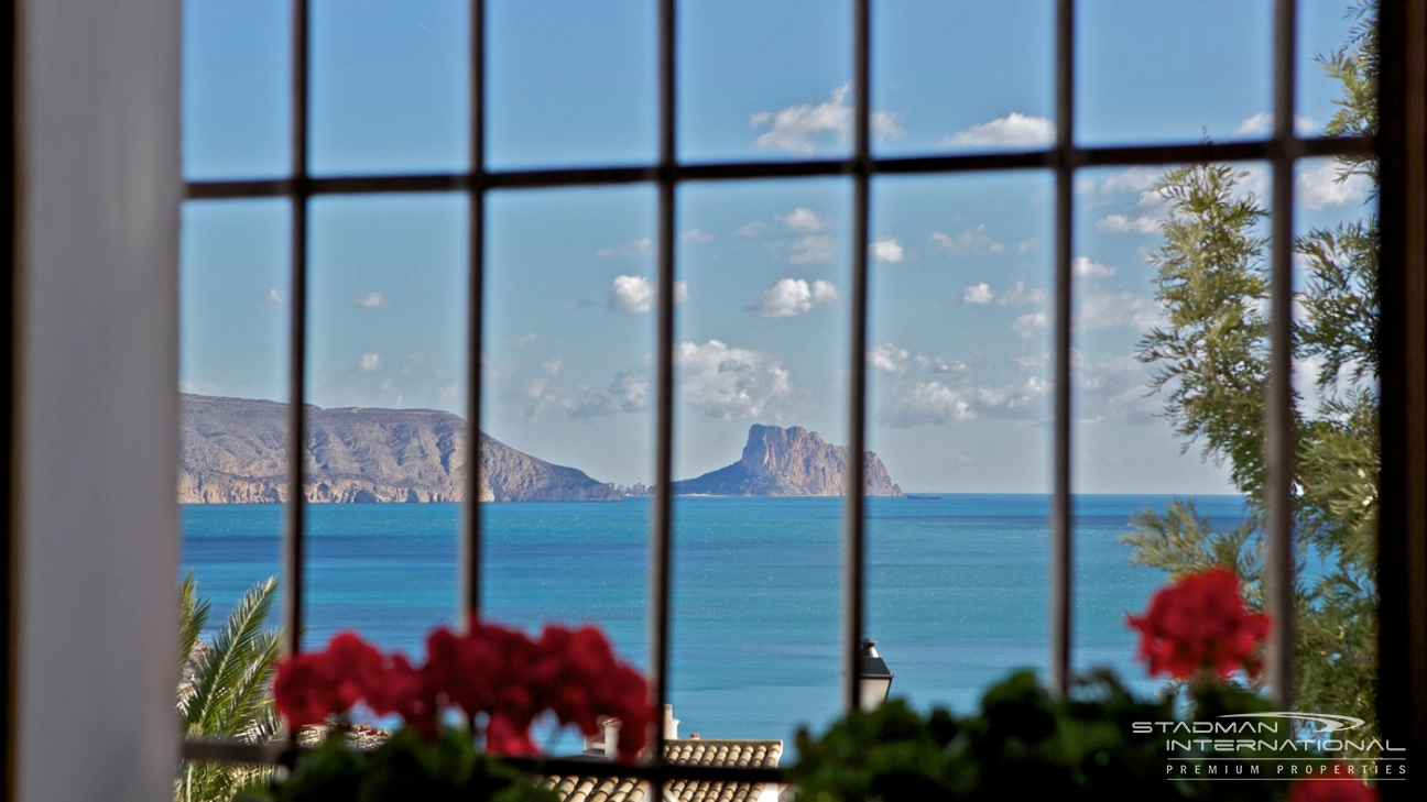 Elegant Townhouse with Indoor Pool and Spectacular Views of the Bay of Altea