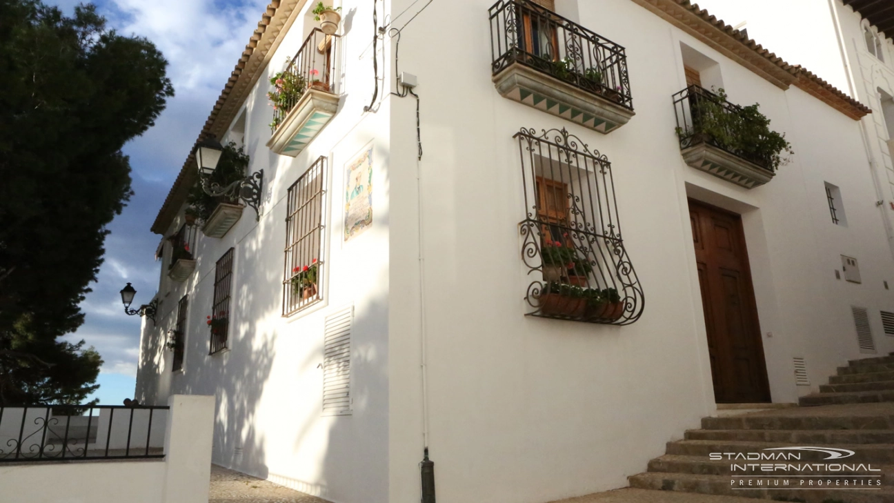 Elegant Townhouse with Indoor Pool and Spectacular Views of the Bay of Altea
