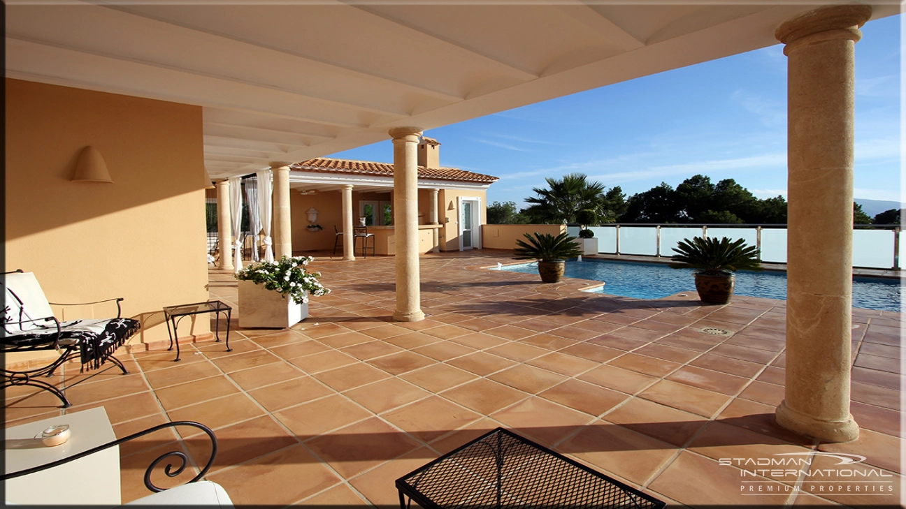 Villa élégante avec Vues sur la mer Stupéfiantes et Accès Privé au terrain de Golf de Don Cayo