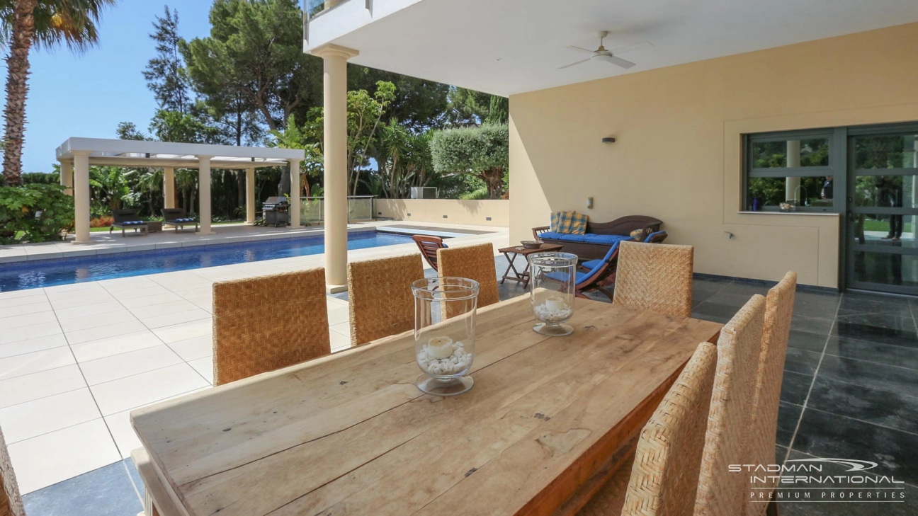 Top quality Family Villa with Large Garden and excellent views in Altea La Vella
