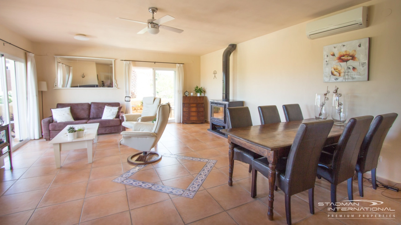 Villa con un Apartamento para Invitados en una Zona tranquila en la Nucia