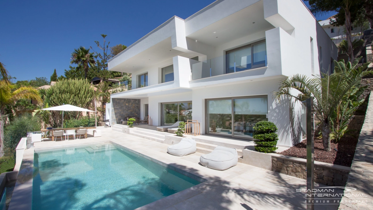 Beautiful Modern Villa Directly Overlooking Don Cayo Golf Course in Altea La Vella