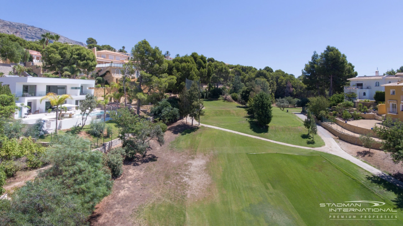 Preciosa Villa en Primera Línea del Club de Golf Don Cayo en Altea La Vella