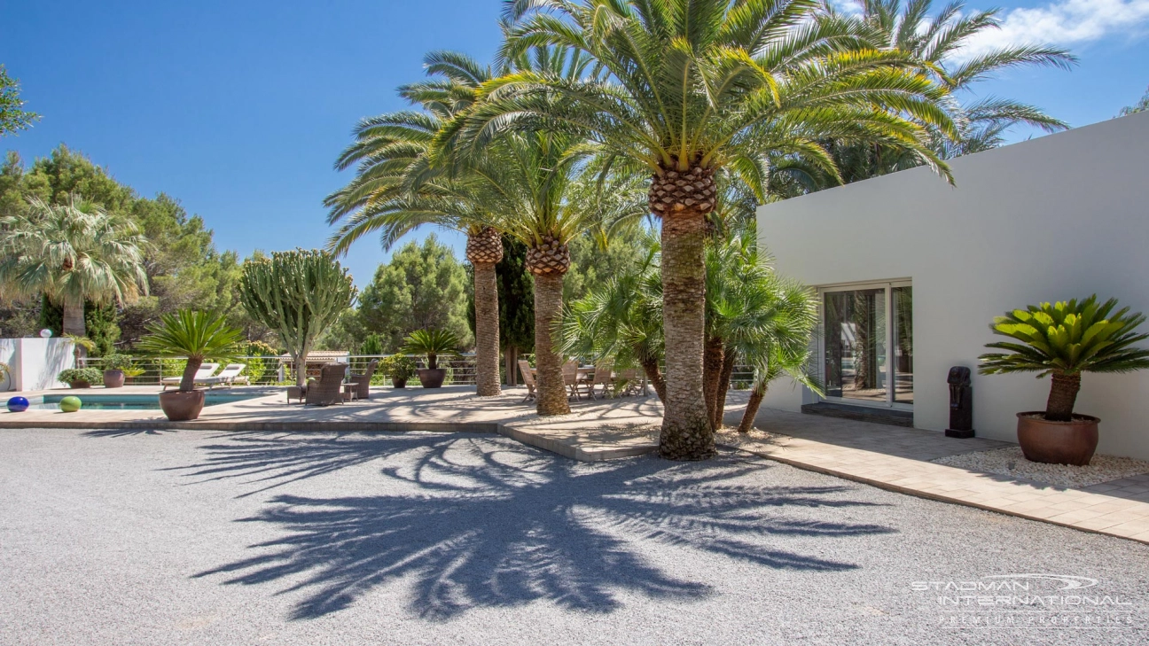 SOLGT---Unik Ibiza Style Villa På En Stor Tomt Med Full Privatliv
