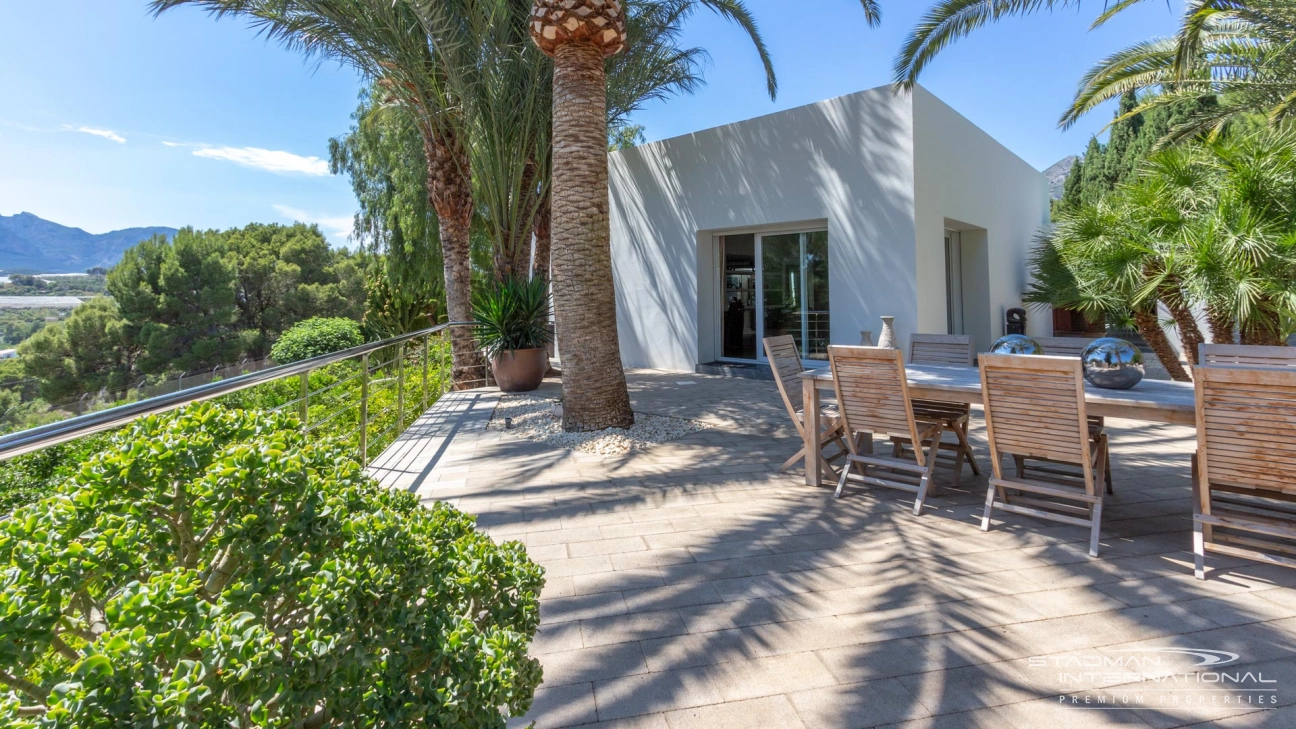 SOLGT---Unik Ibiza Style Villa På En Stor Tomt Med Full Privatliv

