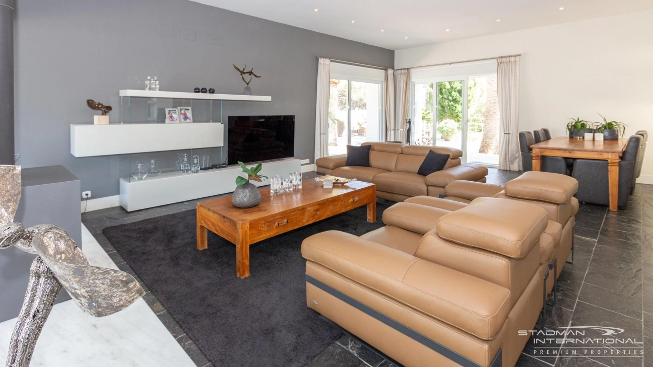 SOLGT---Unik Ibiza Style Villa På En Stor Tomt Med Full Privatliv
