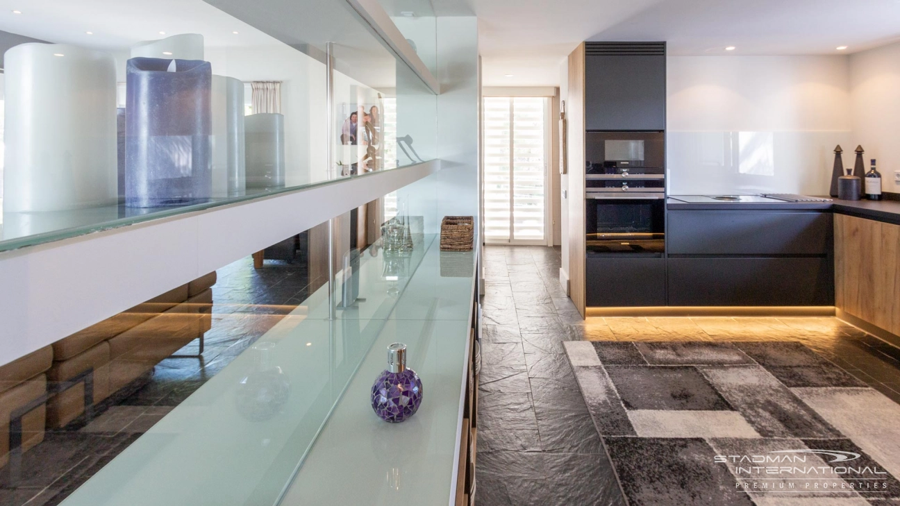 SOLGT---Unik Ibiza Style Villa På En Stor Tomt Med Full Privatliv
