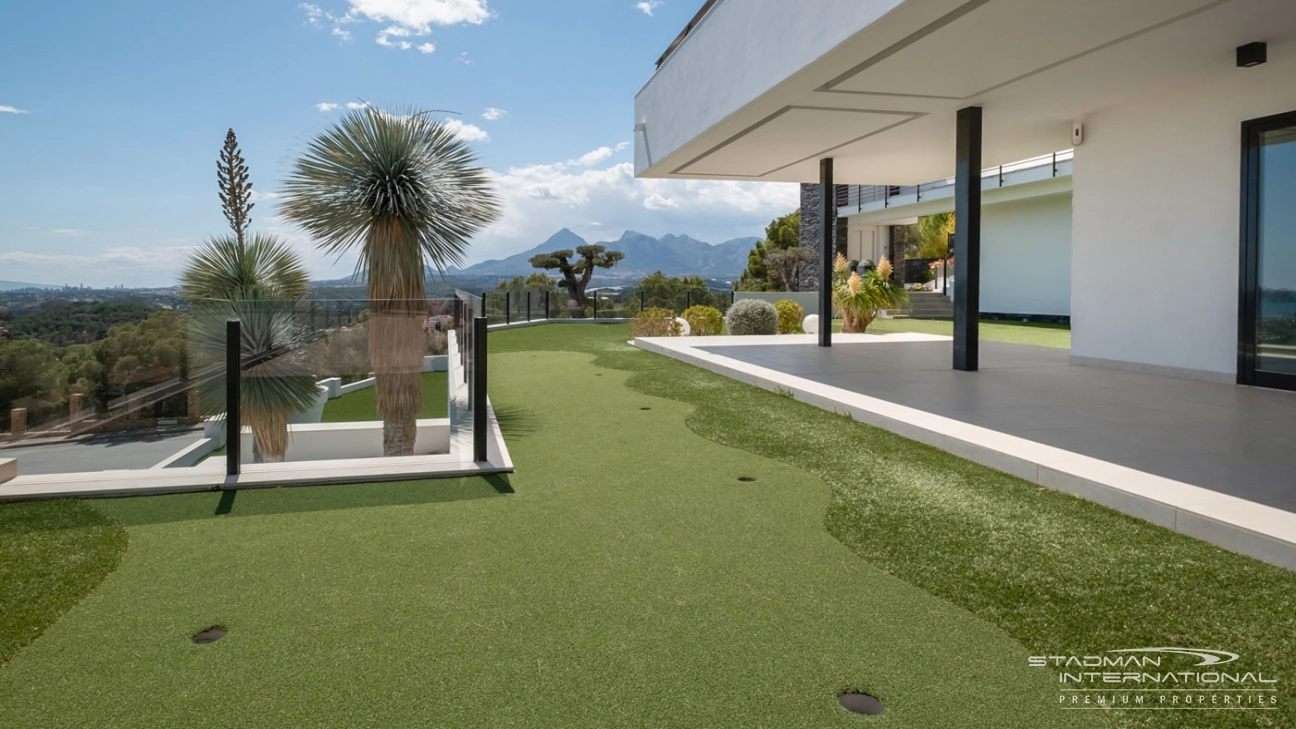 Modernes Meisterwerk am Don-Cayo-Golfplatz mit spektakulärem Panorama