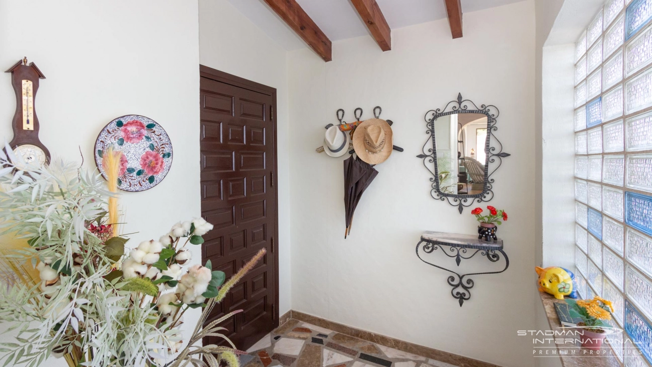 South Facing Villa with Indoor Pool in Altea La Vella
