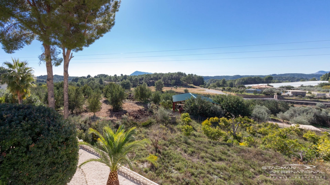 South Facing Villa with Indoor Pool in Altea La Vella
