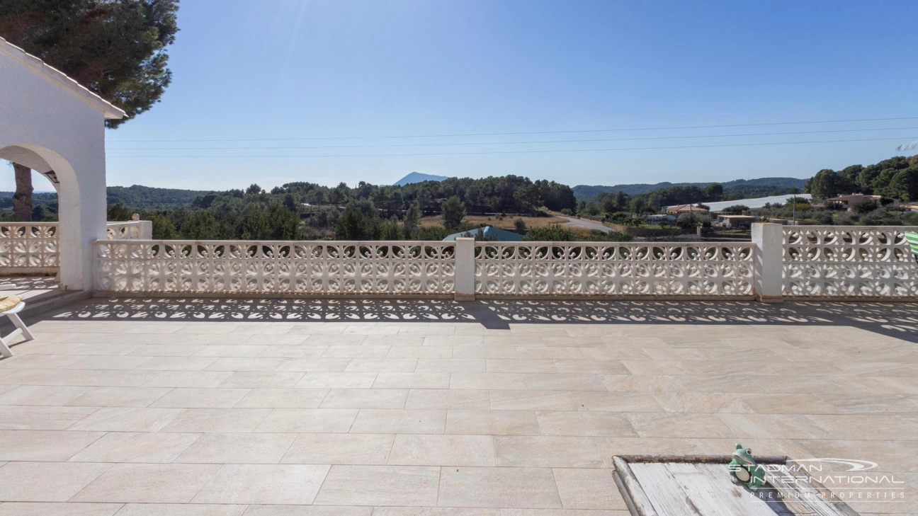 South Facing Villa with Indoor Pool in Altea La Vella
