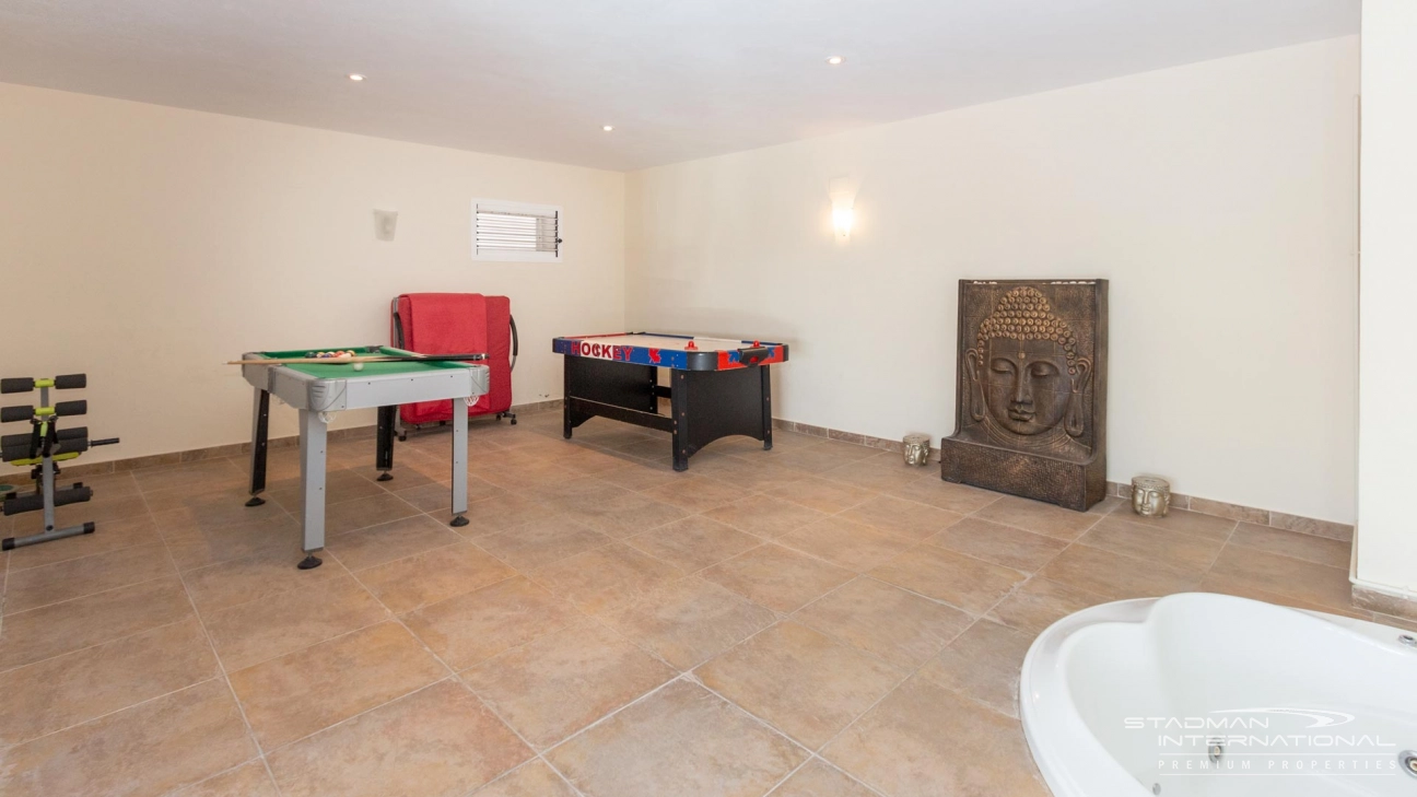 South Facing Villa with Indoor Pool in Altea La Vella

