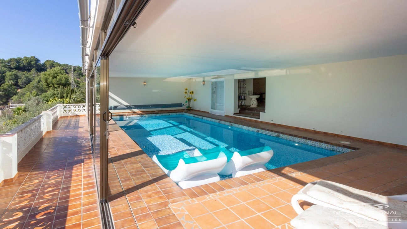South Facing Villa with Indoor Pool in Altea La Vella
