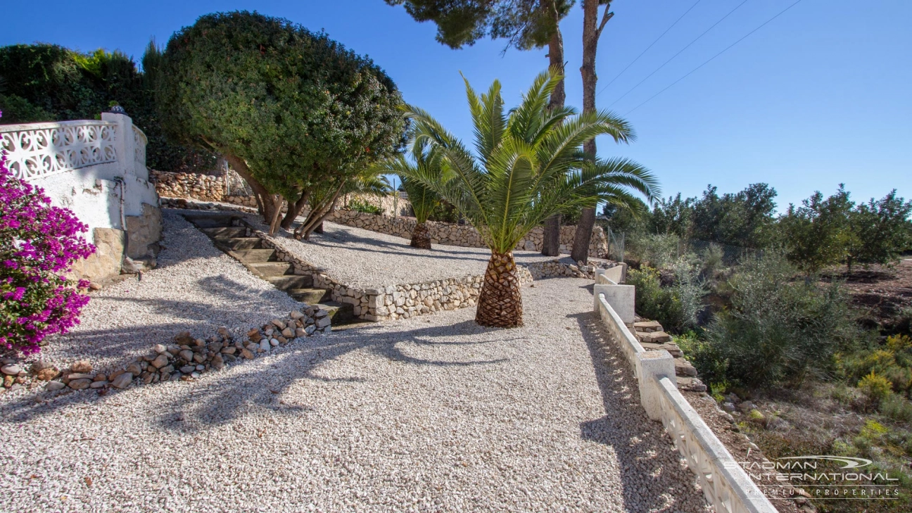 South Facing Villa with Indoor Pool in Altea La Vella
