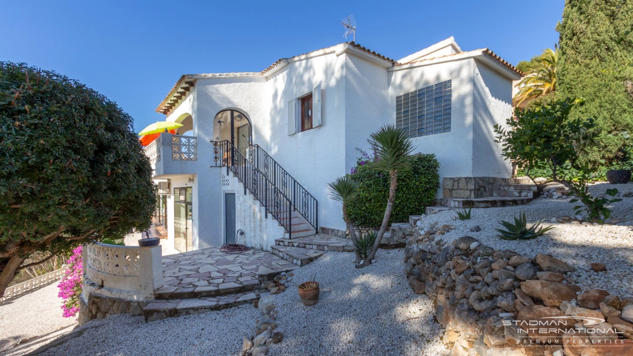 South Facing Villa with Indoor Pool in Altea La Vella
