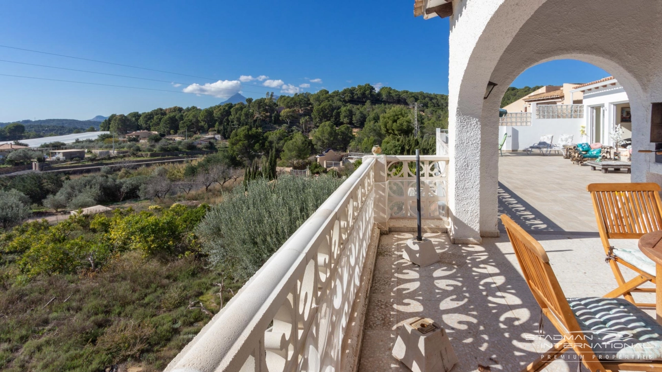 South Facing Villa with Indoor Pool in Altea La Vella
