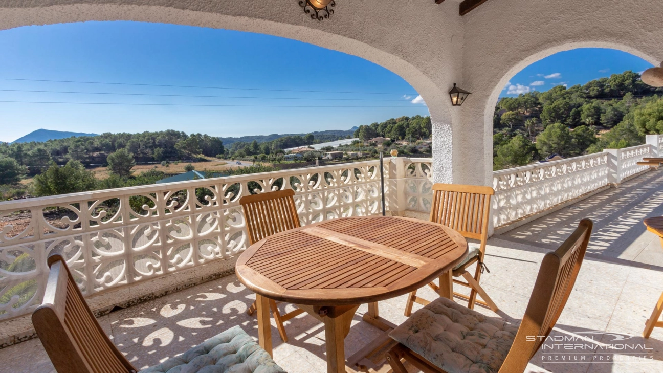 South Facing Villa with Indoor Pool in Altea La Vella

