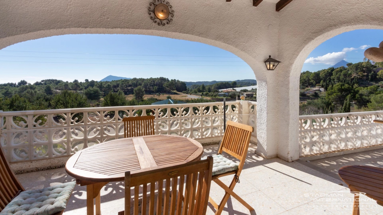 South Facing Villa with Indoor Pool in Altea La Vella
