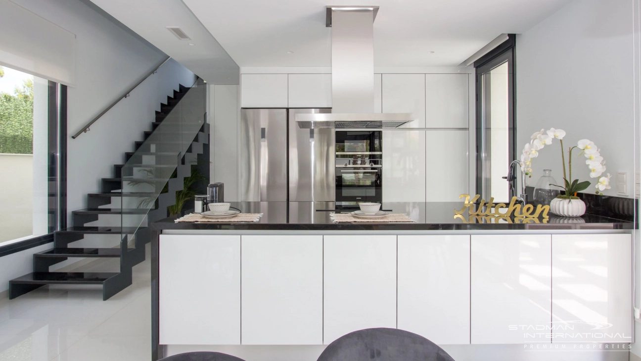 Villa de Luxe Moderne de Nouvelle Construction avec Vue Mer