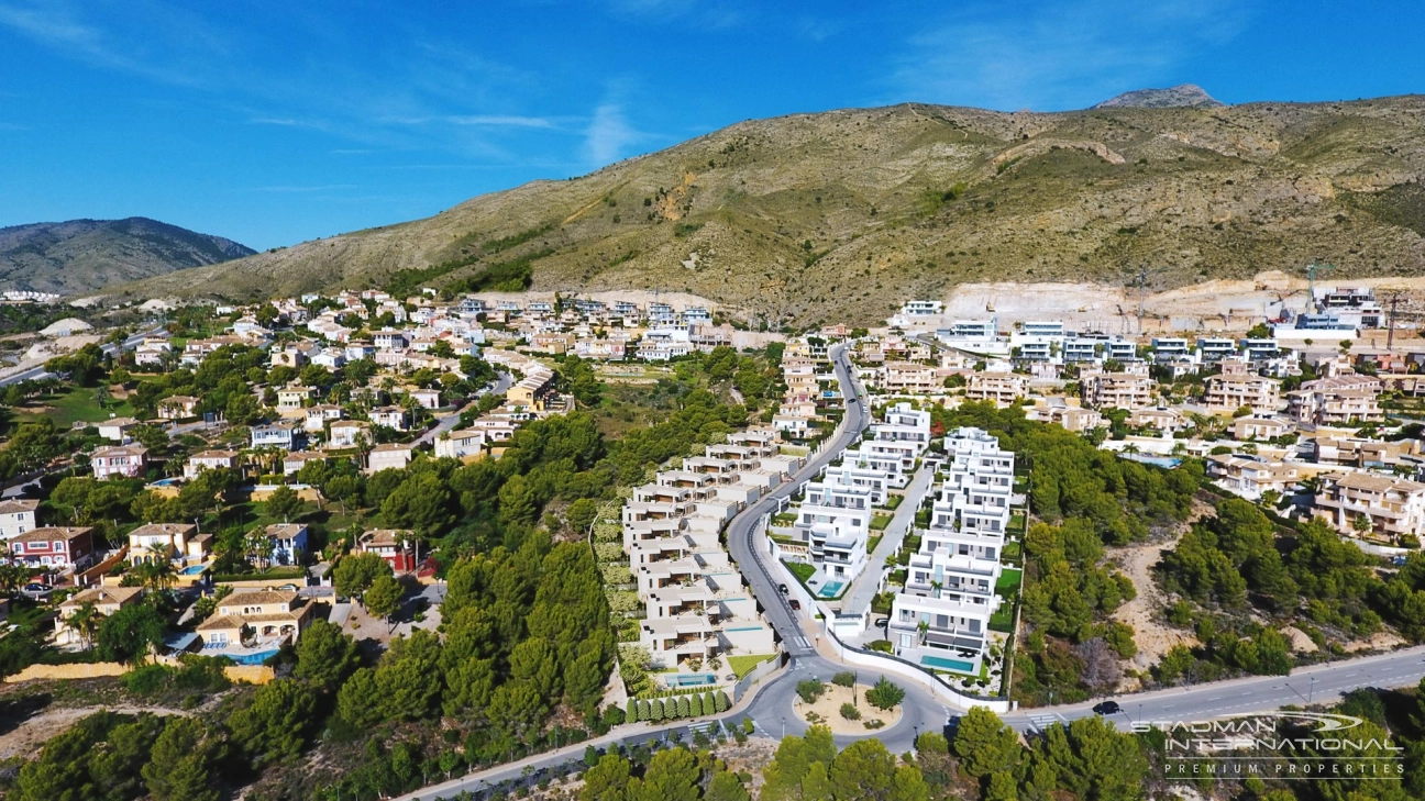 Moderne und neue Villa mit Meerblick in Sierra Cortina