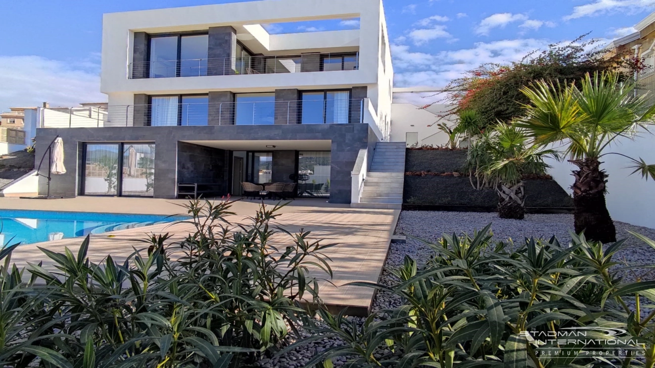 Moderna Villa de Nueva Construcción junto al Centro y la Playa de Calpe