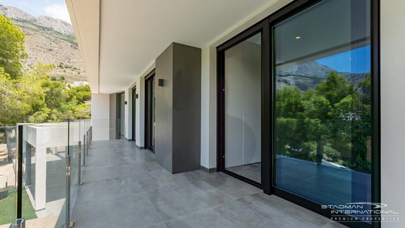 Moderne Neubau-Villa mit schönem Panoramablick in Altea La Vella