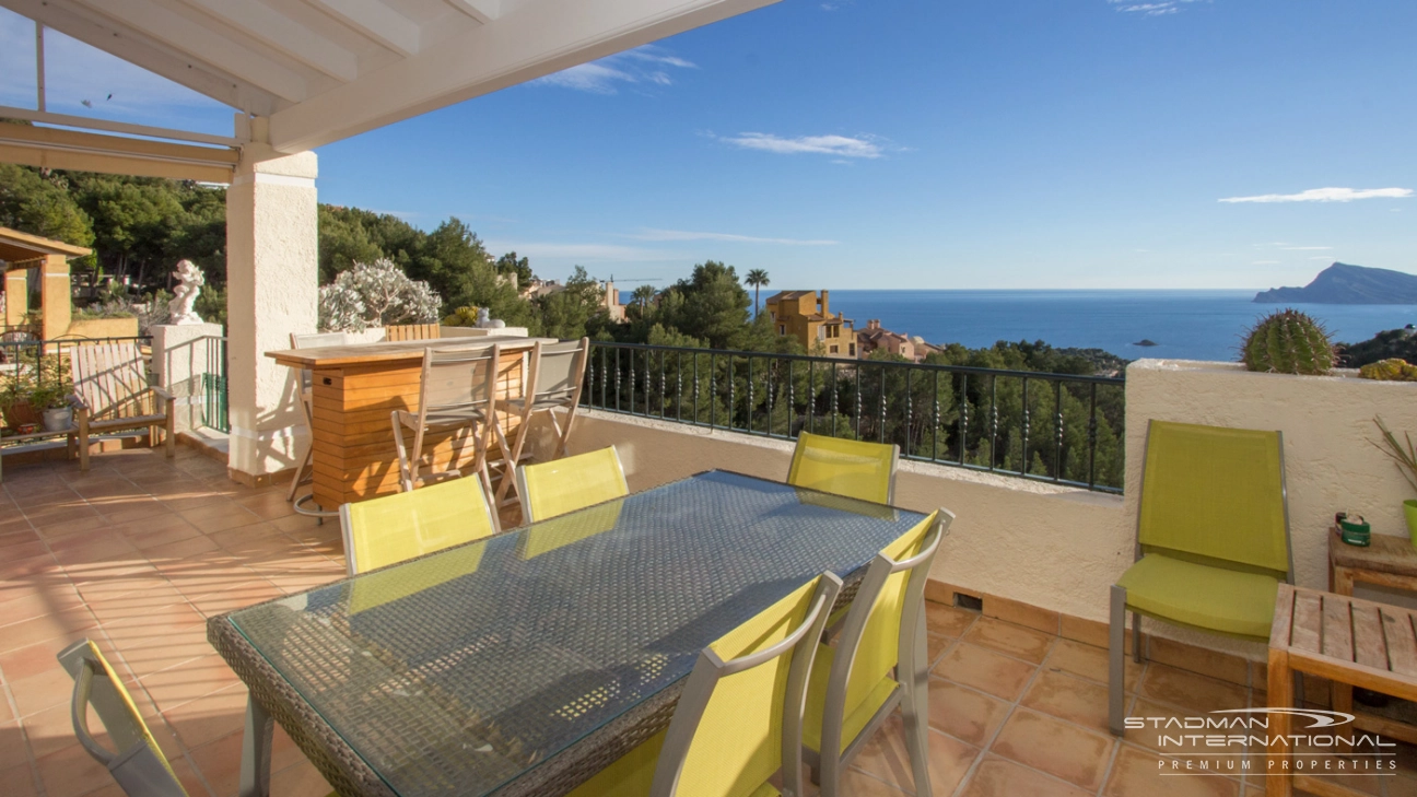 Modern Villa with Beautiful Sea Views in Altea Hills