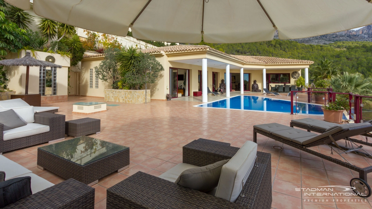 Luxuriöse Villa mit herrlichem Meerblick und Gästehaus