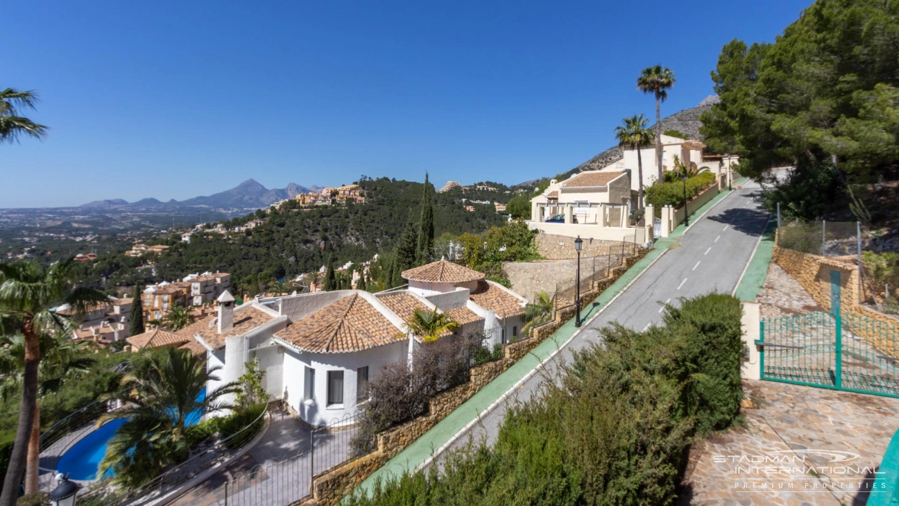 Stor villa med fantastisk panoramautsikt over Altea-bukten