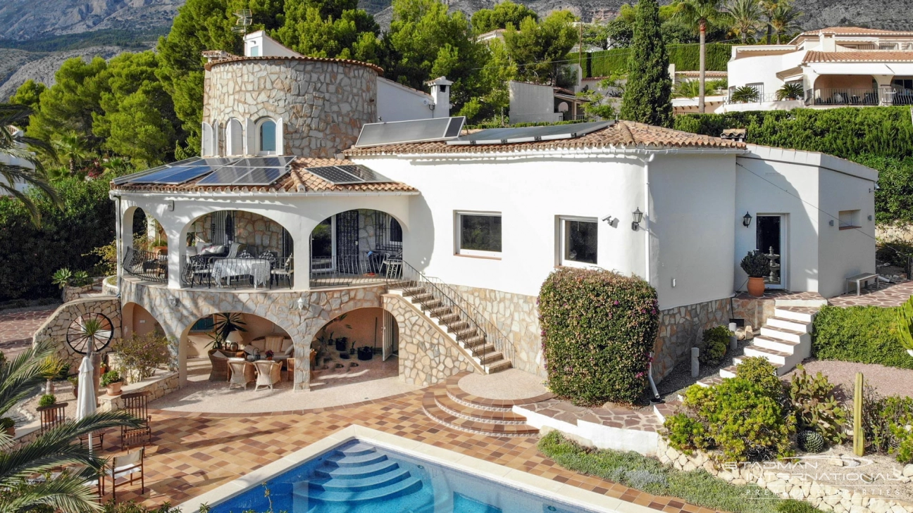 Villa with Sea View on a Top Location Near the Golf Course