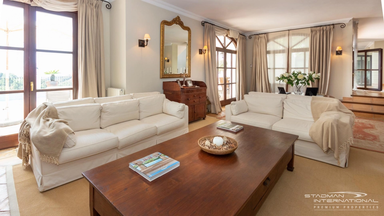 Elegante Villa de Calidad con Hermosas Vistas al Campo de Golf de Altea
