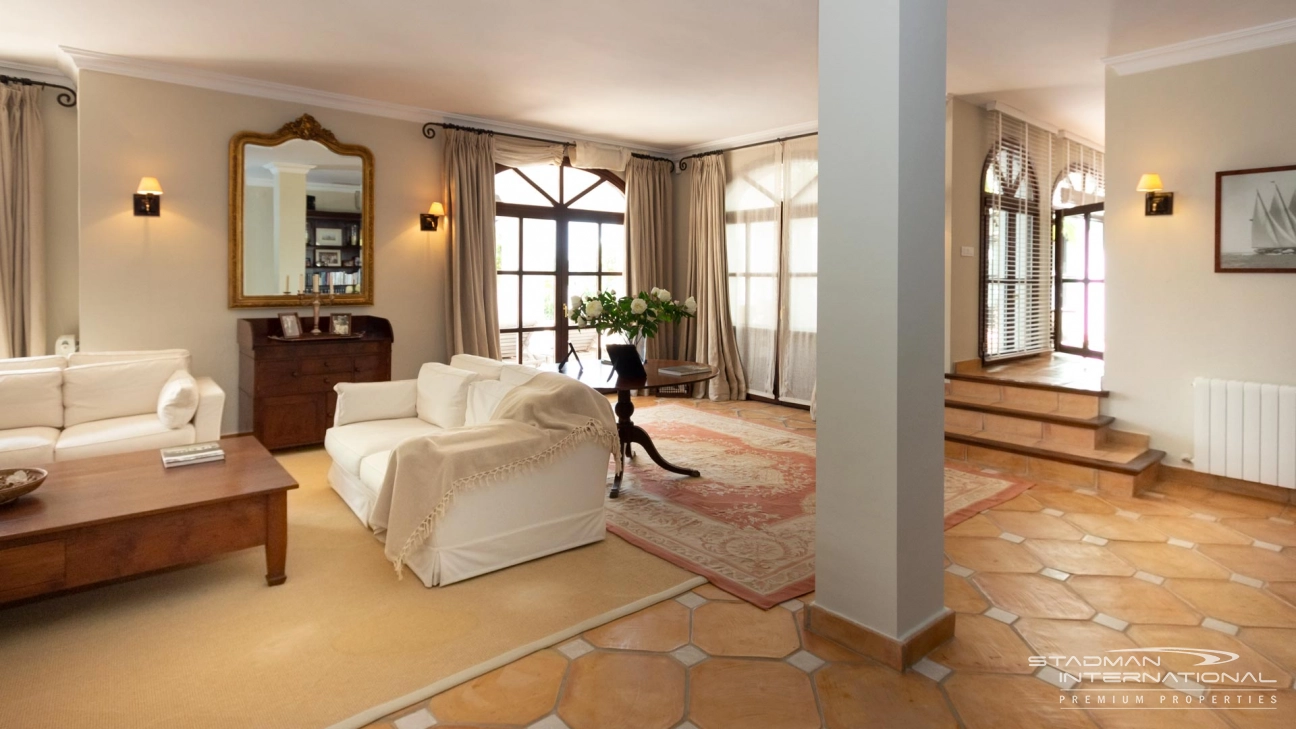 Elégante Villa avec de Superbes Vues sur le Parcours de Golf d'Altea