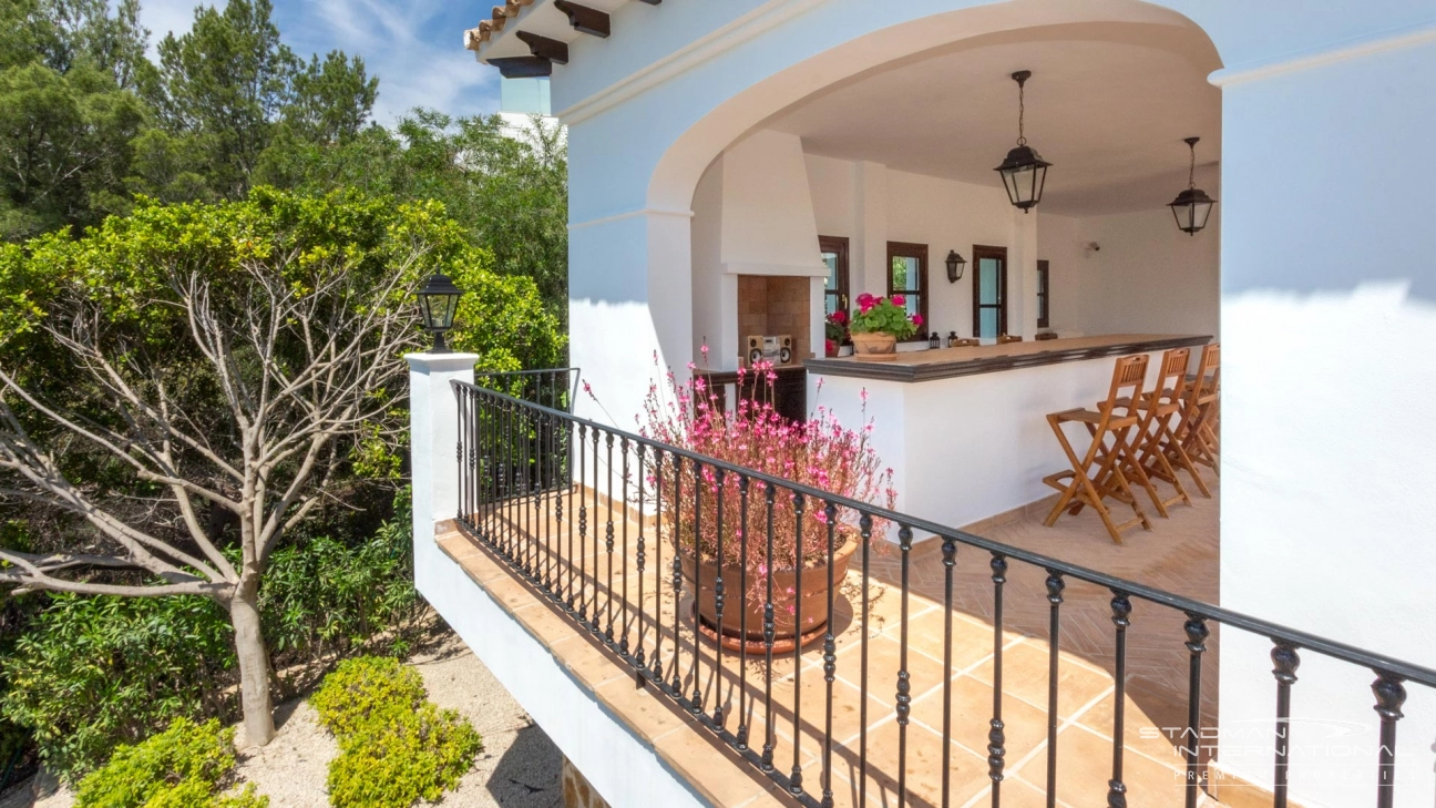 Stylish Top Quality Family Home directly at the Altea Golf Course