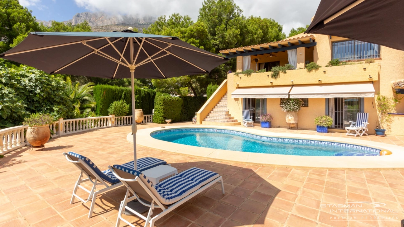 Beautiful Mediterranean Villa on a Large Plot Near the Altea Golf course