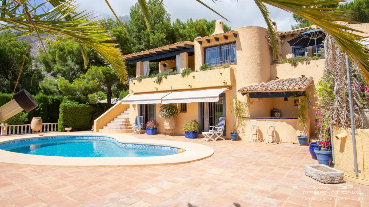 Beautiful Mediterranean Villa on a Large Plot Near the Altea Golf course