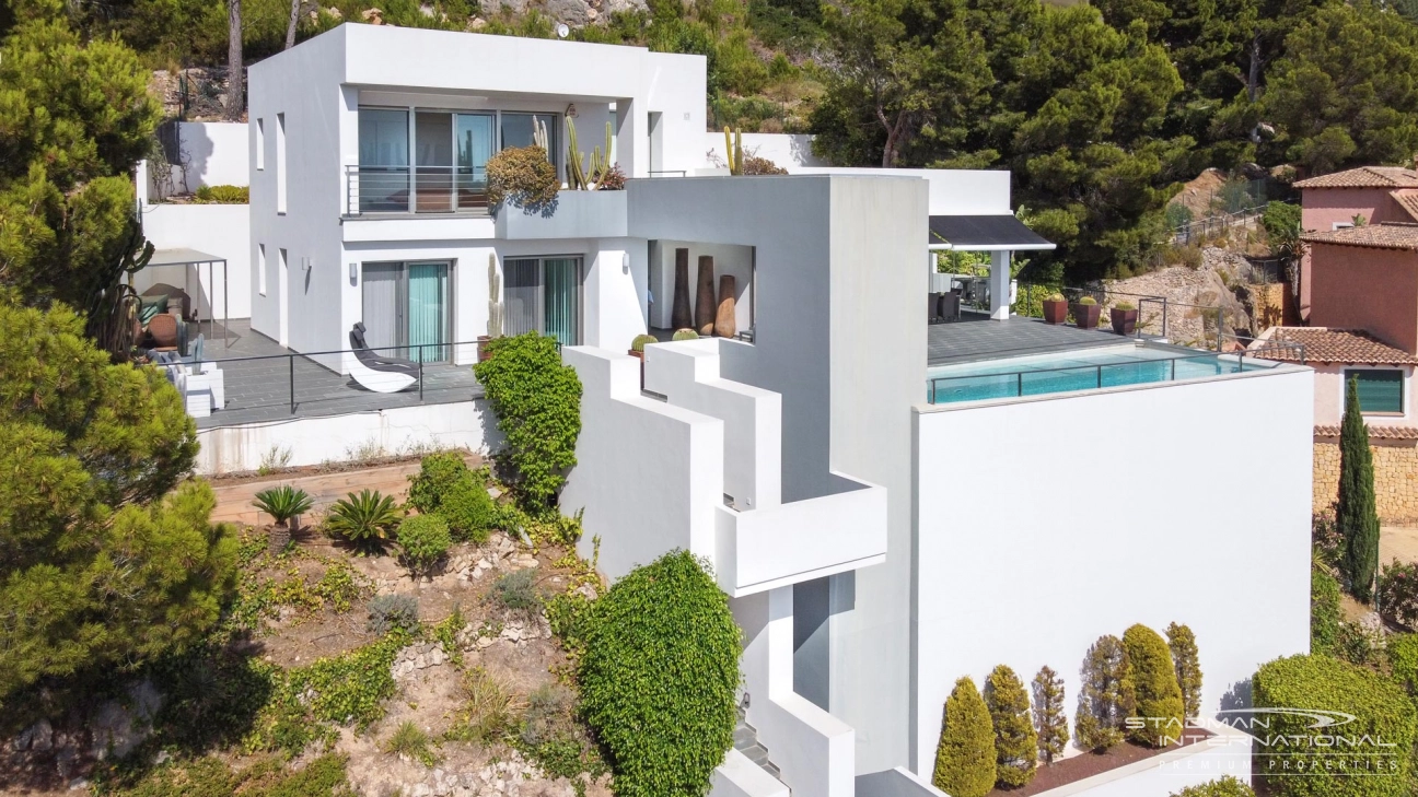 Villa Moderna en Altea Hills con Impresionantes Vistas al Mar