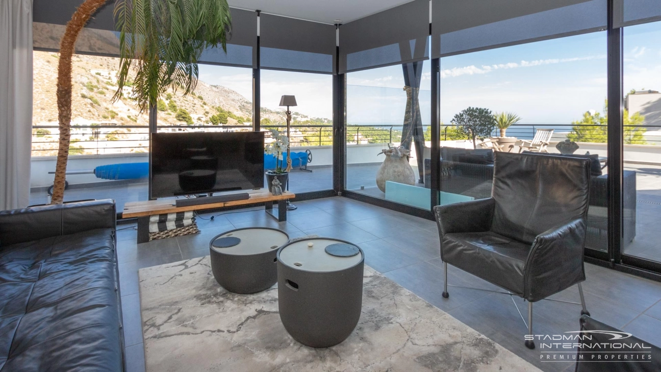 Moderne Villa met Zeezicht en Bergzicht in Altea La Vella